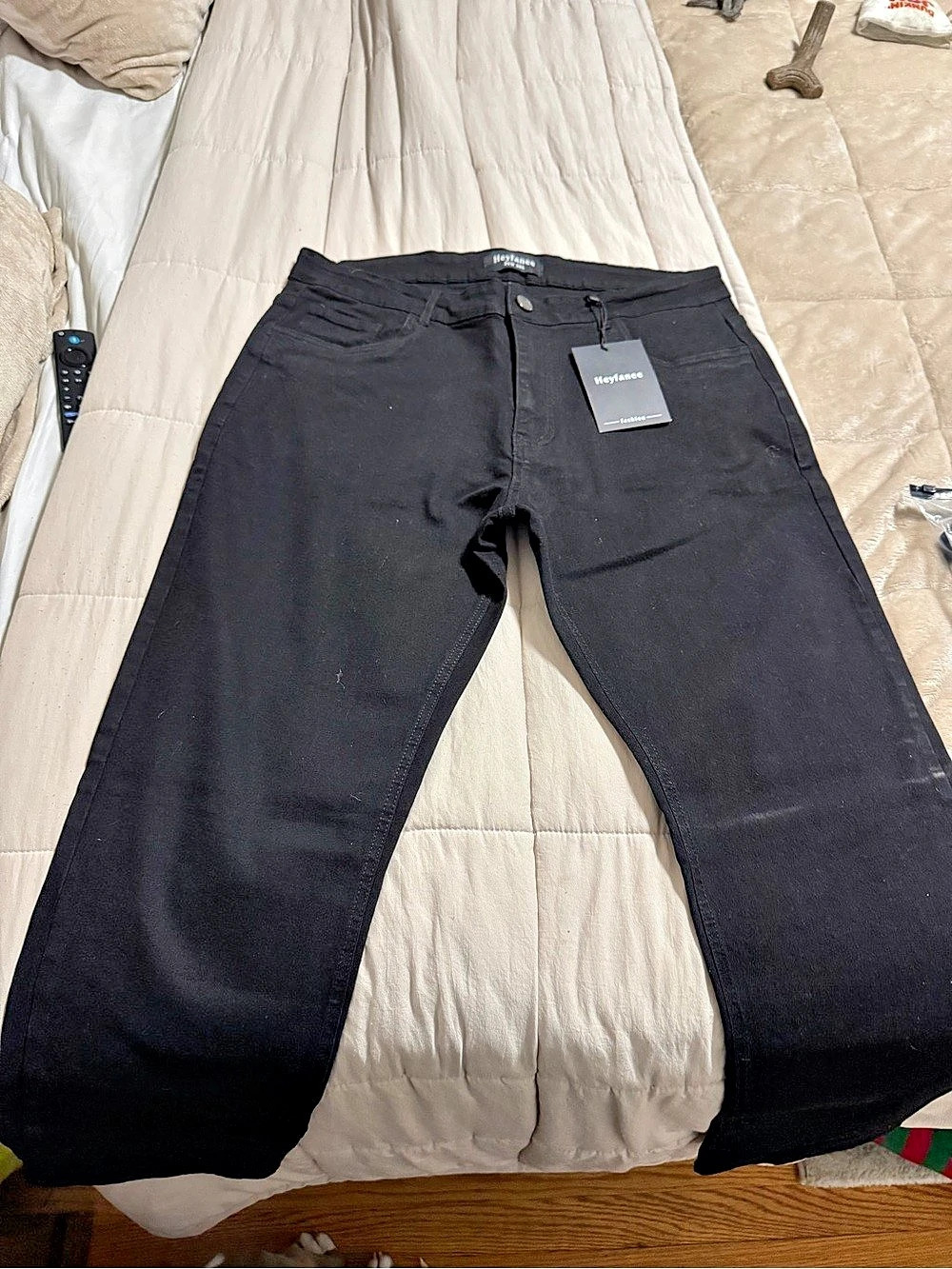 Heyfanee Women's Black Straight Leg Jeans NWT